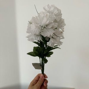 White silk flowers bundle
